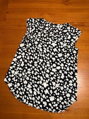 Banana Republic Black and White Abstract Print Sleeveless Tank
